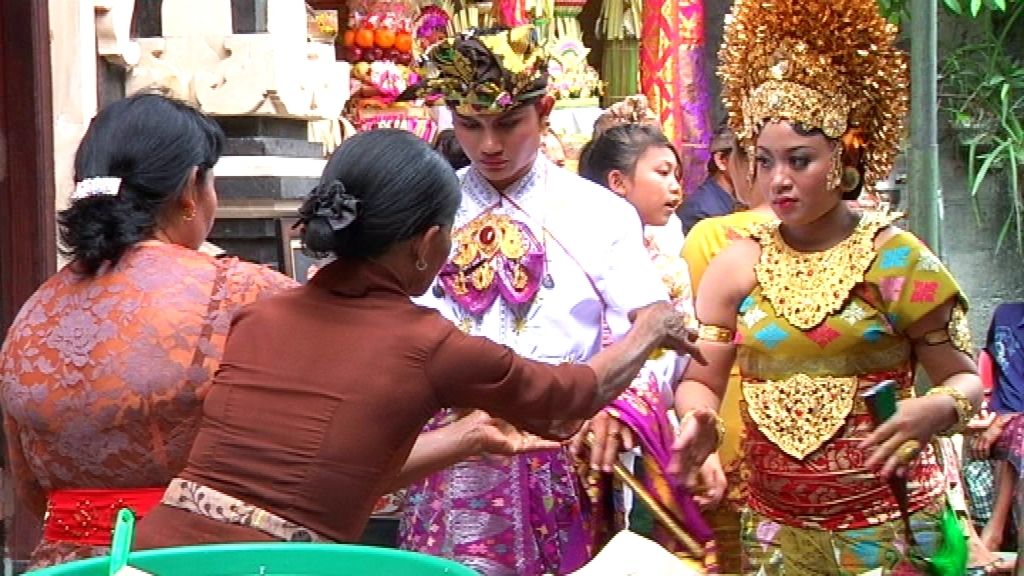 Las mejores fotos de una boda balinesa con 'Callejeros Viajeros'