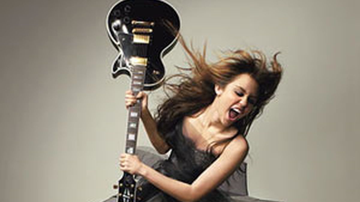 Miley ha roto su imagen de niña buena Miley ha roto su imagen de niña buena