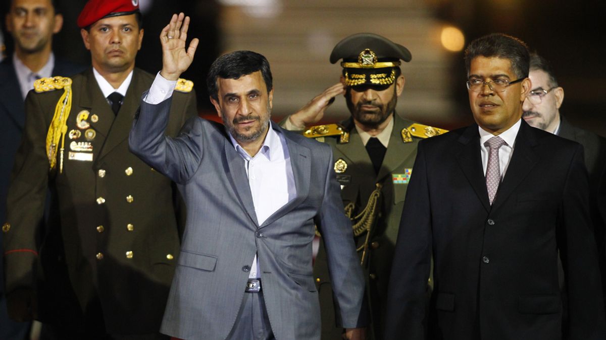 El presidente de Irán, Mahmud Ahmadineyad, a su llegada a Venezuela