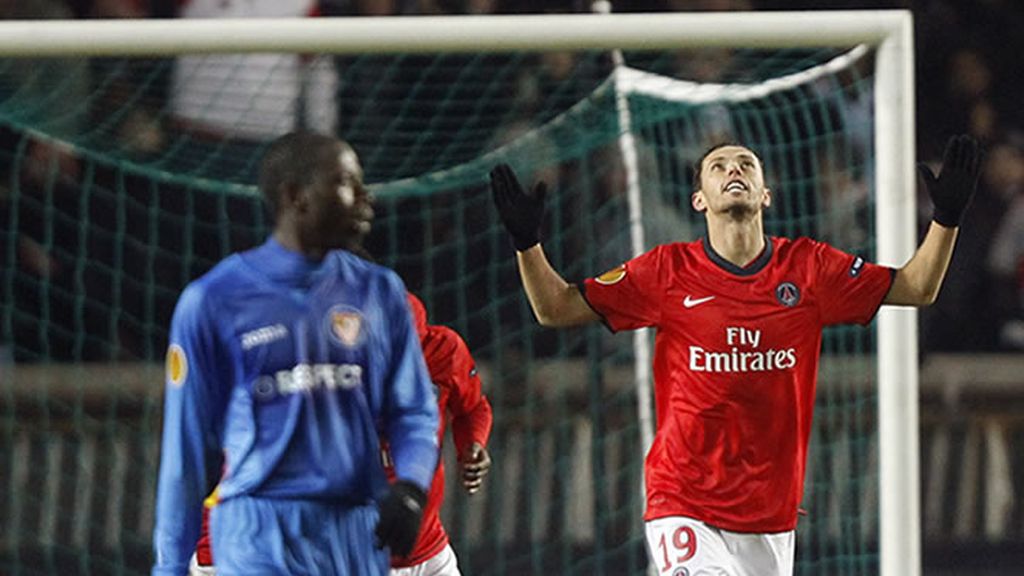 El Sevilla pierde en un mal partido en París, pero un empate en Dortmund les da la clasificación El Sevilla pierde en un mal partido en París, pero un empate en Dortmund les da la clasificación