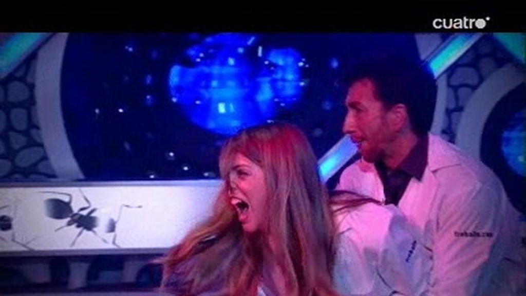 Manuela Velasco es capturada por una banda de zoombies