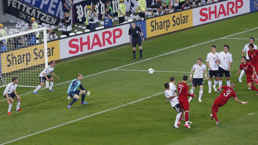 M. Gómez gana la partida a C. Ronaldo