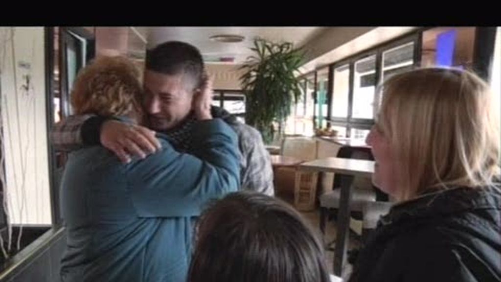 Después de diéz años encuentra a su familia materna en Francia