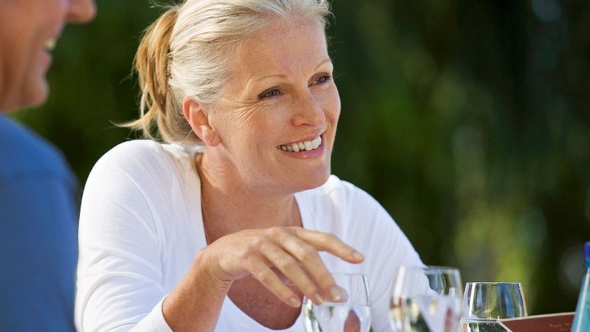Mujeres entre 50 y 60 años satisfechas con su vida