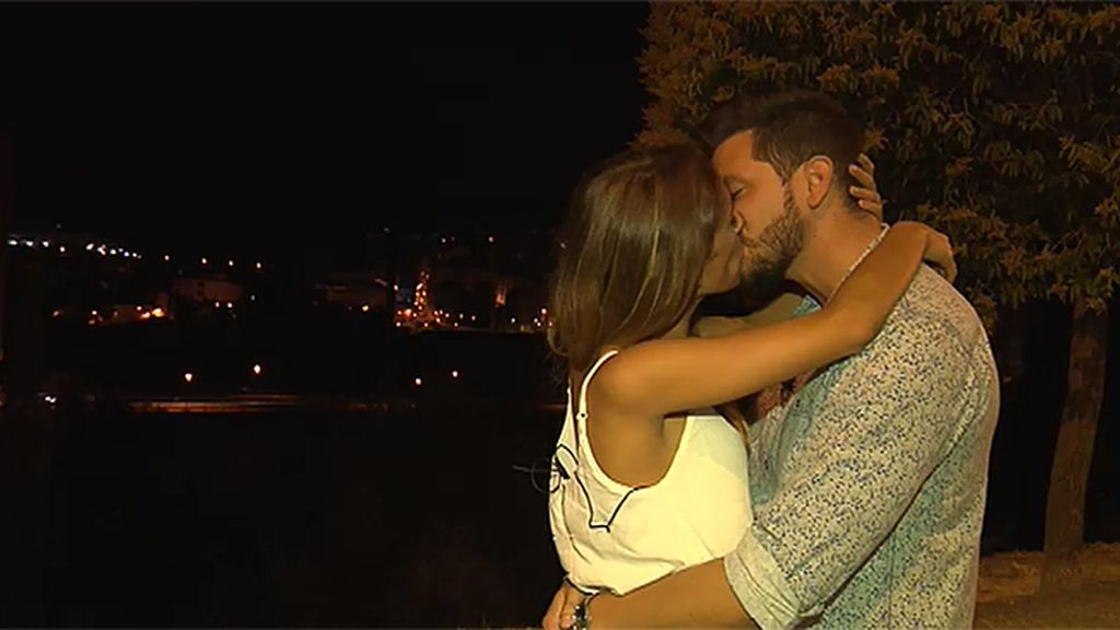 Manu conoce a la familia y los amigos de Susana