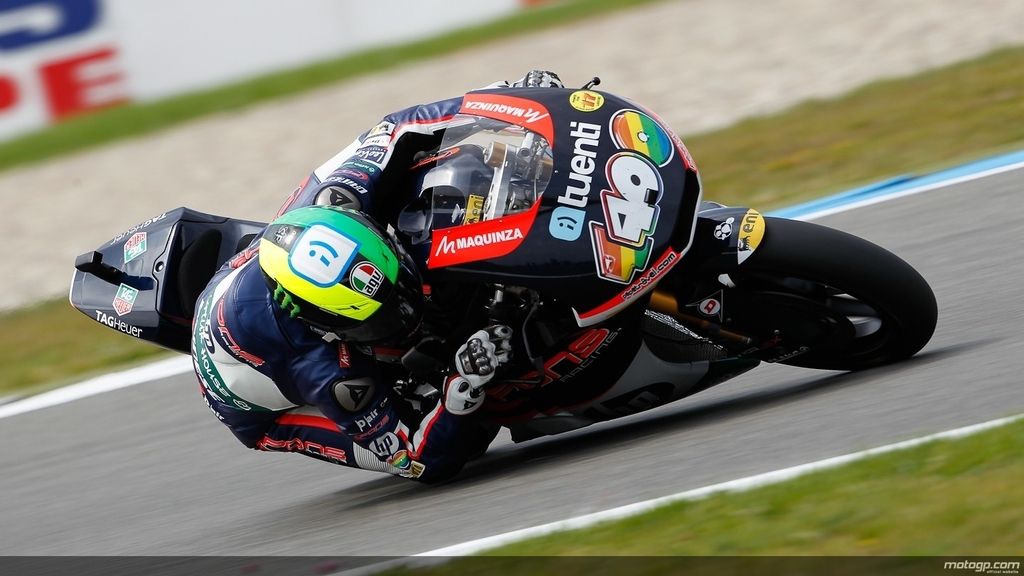 Pol Espargaró volando sobre el asfalto de Indianápolis