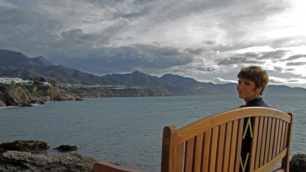 Pasión Vega ha elegido los acantilados de Nerja y sus alrededores