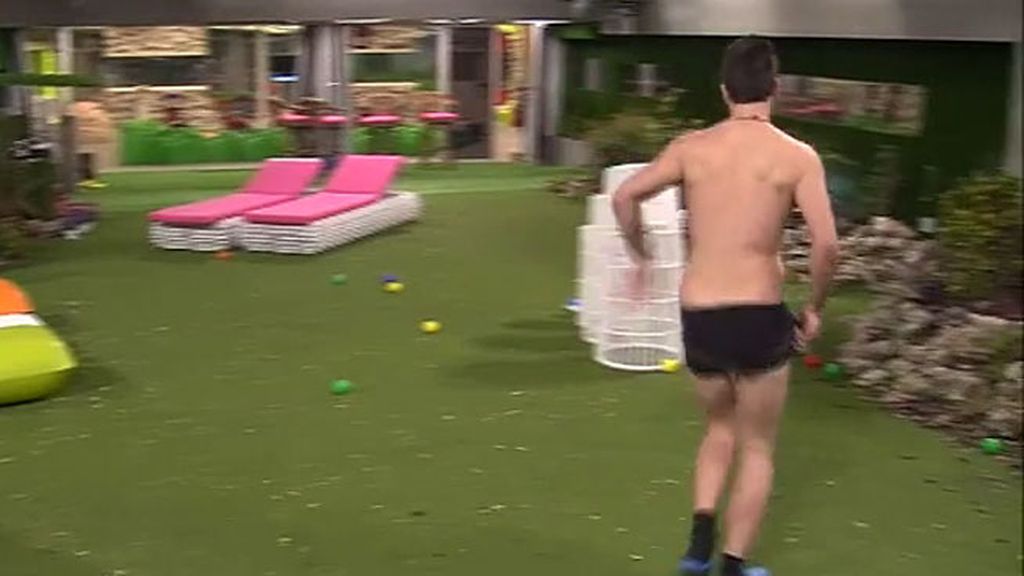 Besos, posturas y mucha tensión sexual