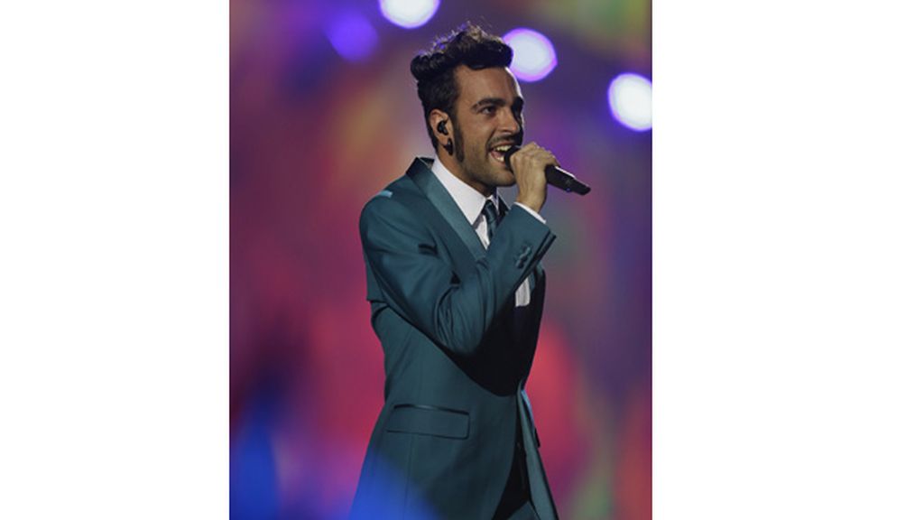 El italiano Marco Mengoni interpretando ’L’Essenziale’