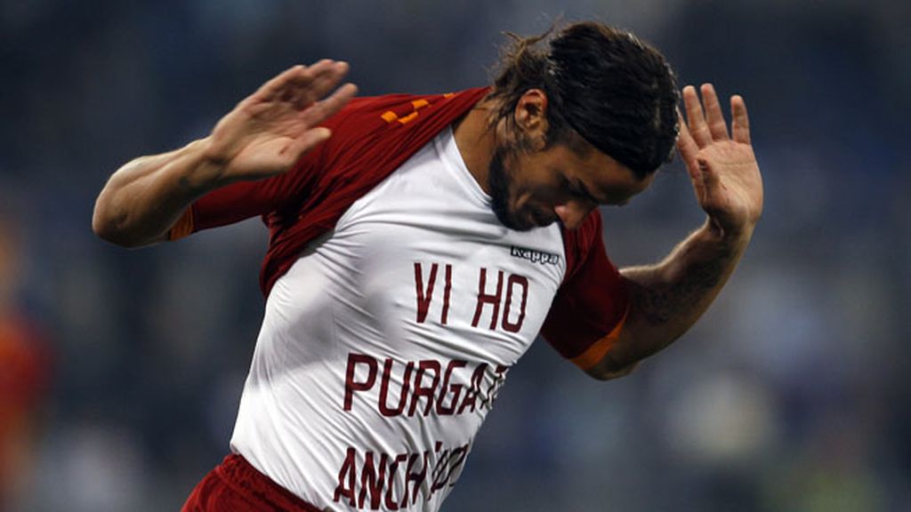 Totti, Simeone, Verón... las celebraciones más espectaculares de los Lazio-Roma