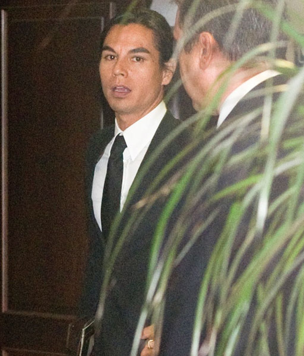 Isabel Preysler, rodeada de familia y amigos en el funeral de su hermana