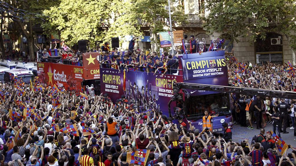 Barcelona celebra con sus héroes la 'quinta'