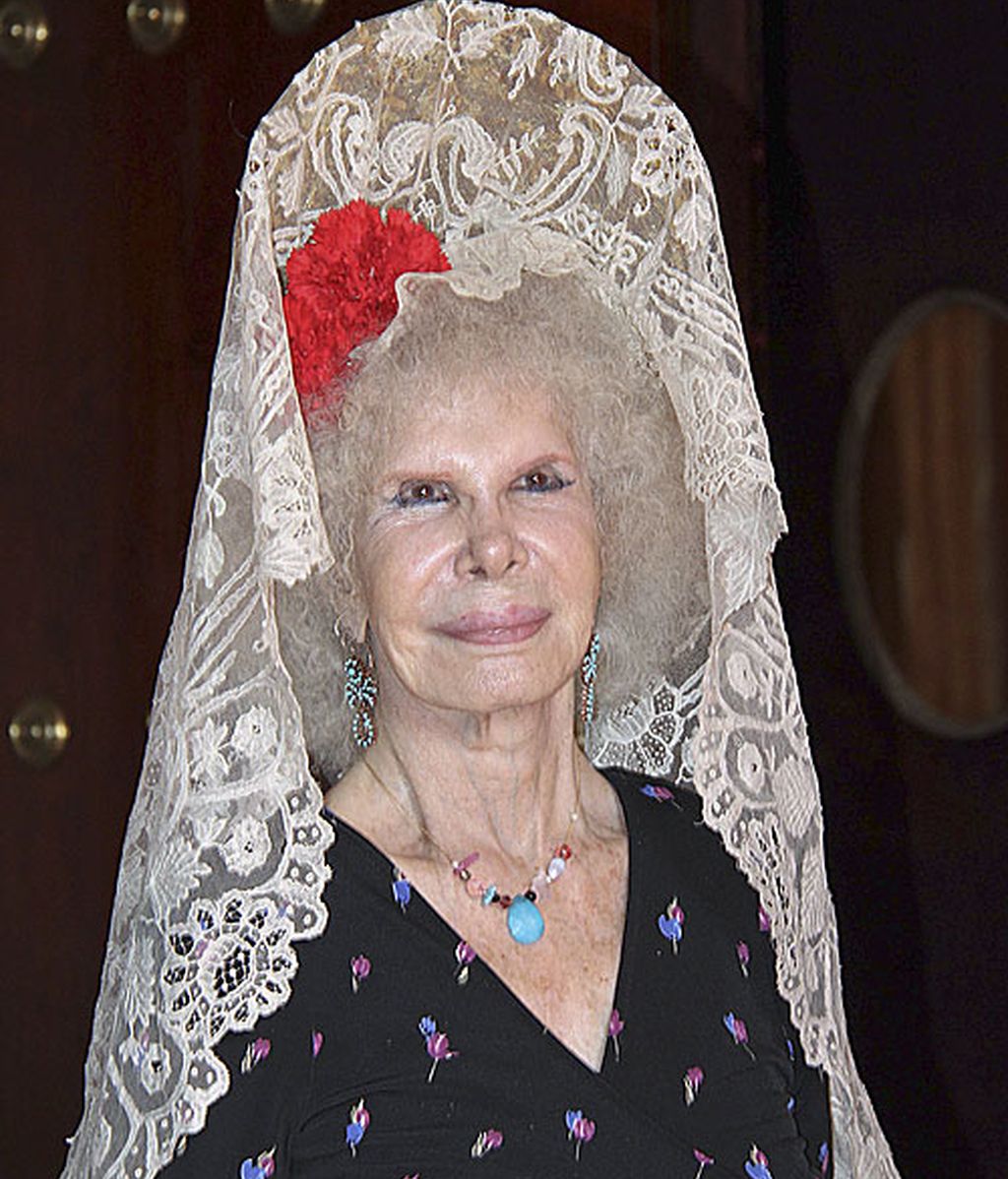 Cayetana de Alba y Alfonso Díez, de su primer baño juntos al anuncio de boda