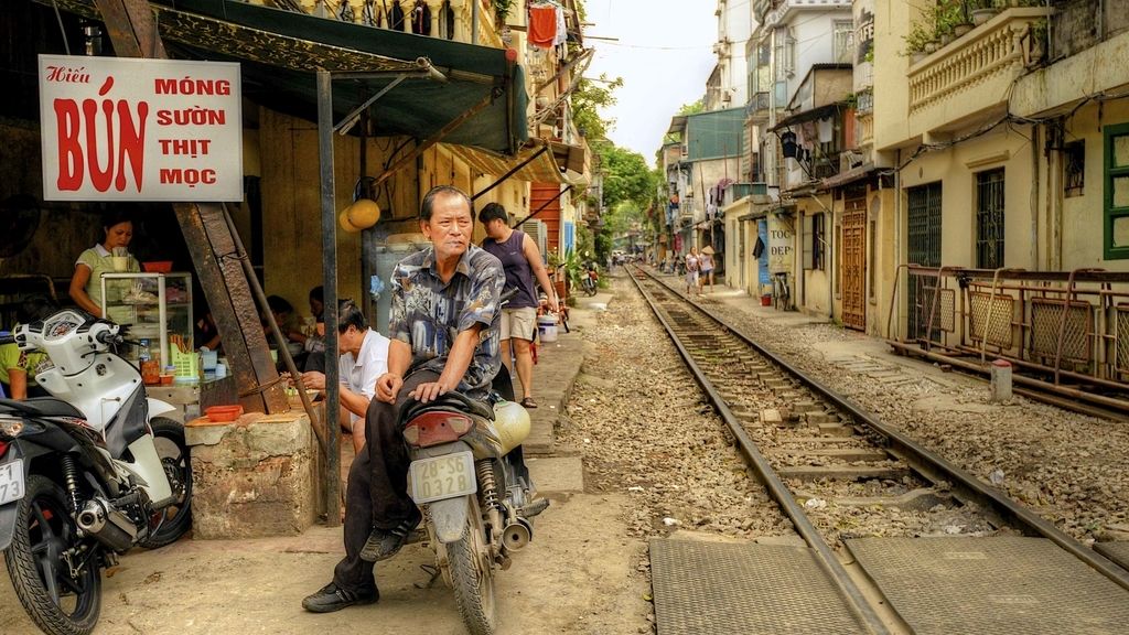 Vietnam, donde el tren es un vecino más