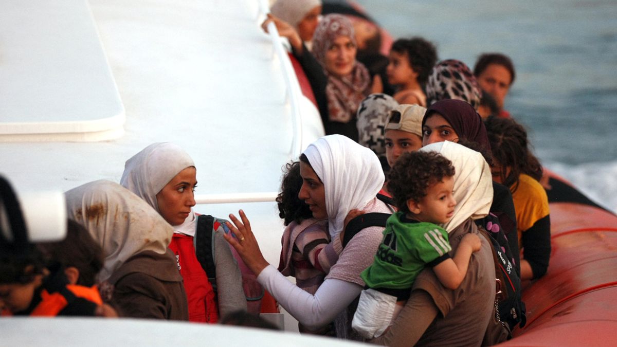 Rescatan 250 inmigrantes, entre ellos 90 niños, cerca de las costas italianas