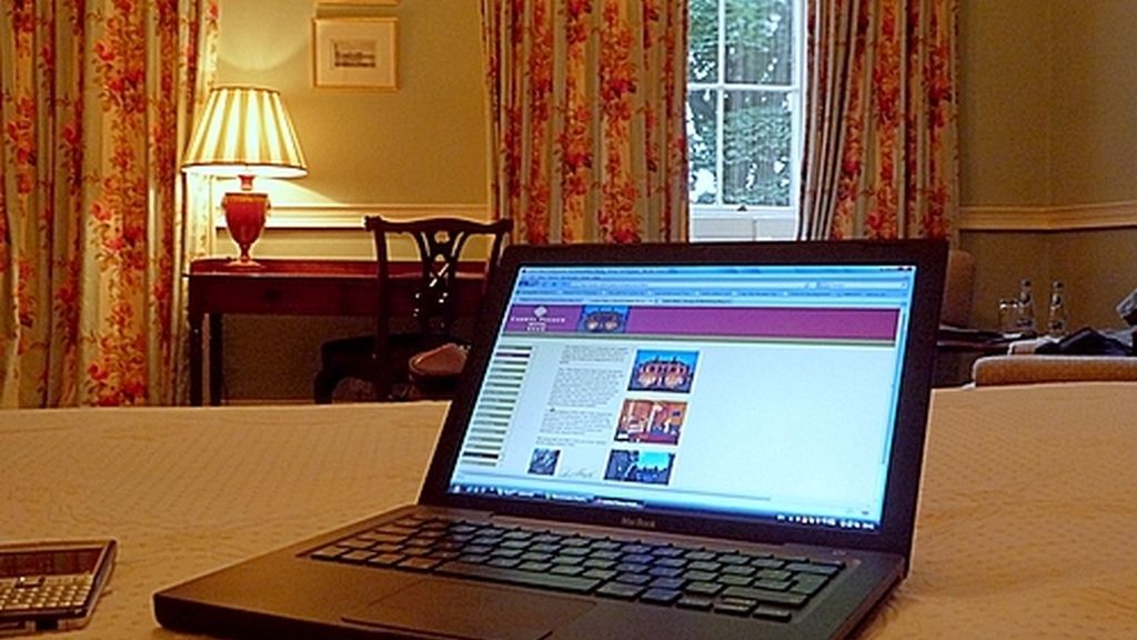 Ordenador, internet, habitación, wifi