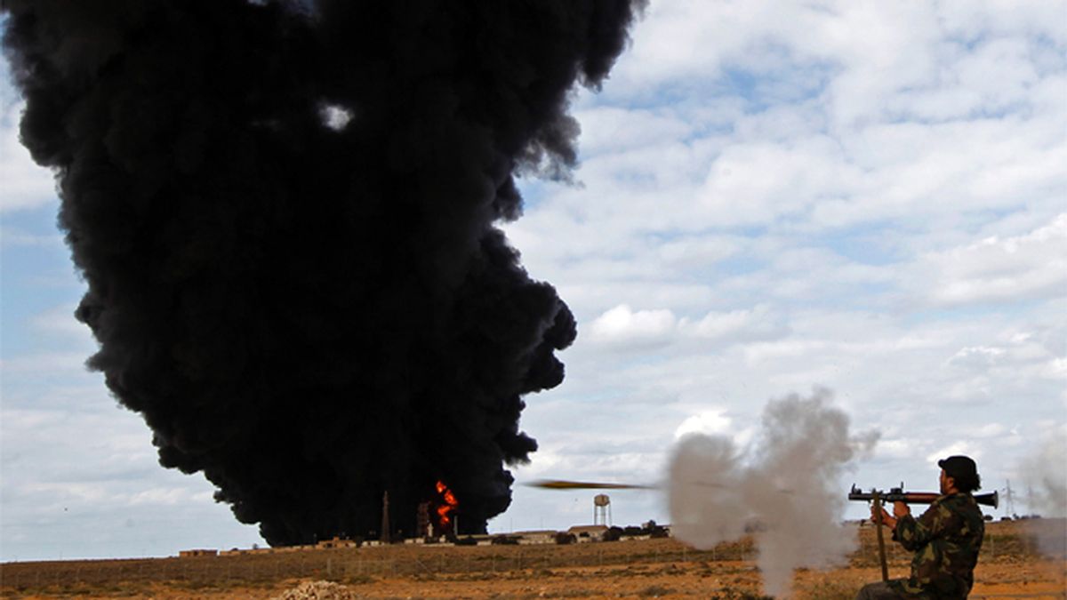 Arde una instalación petrolera en Ras Lanuf