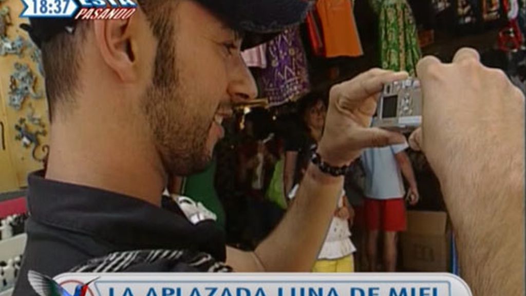 La aplazada luna de miel de Chipper y su marido