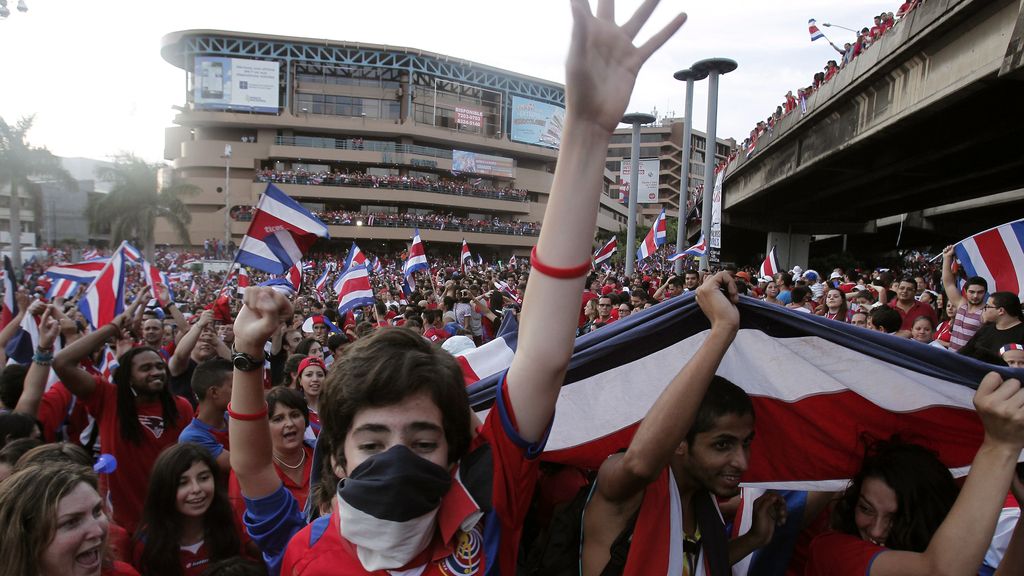Los costarricenses, exultantes con su selección