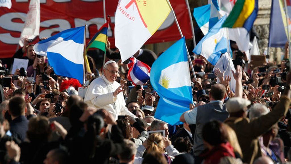 Francisco comienza su Pontificado con una misa simplificada