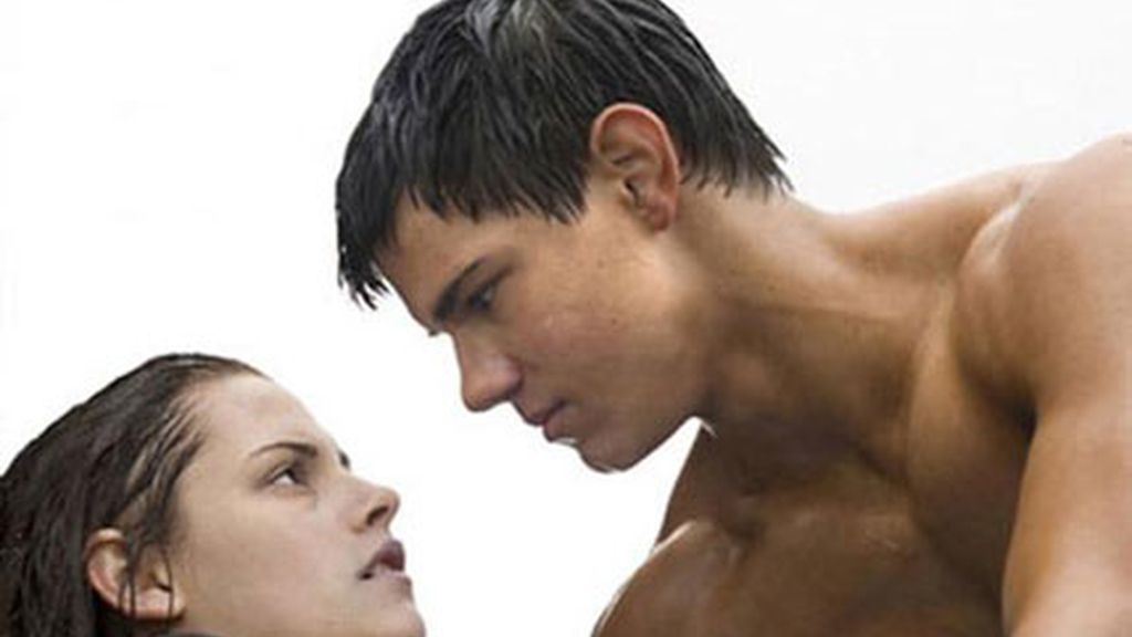 Bella rescatada del mar por Jacob