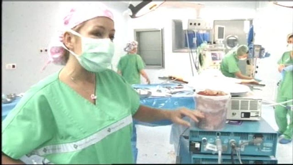 La doctora estirpa gran cantidad de piel