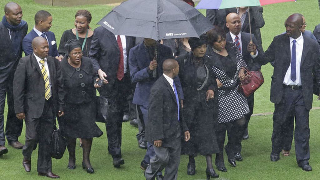 La ex mujer de Nelson Mandela, Winnie Madikizela-Mandela, tampoco se quiso perder la despedida