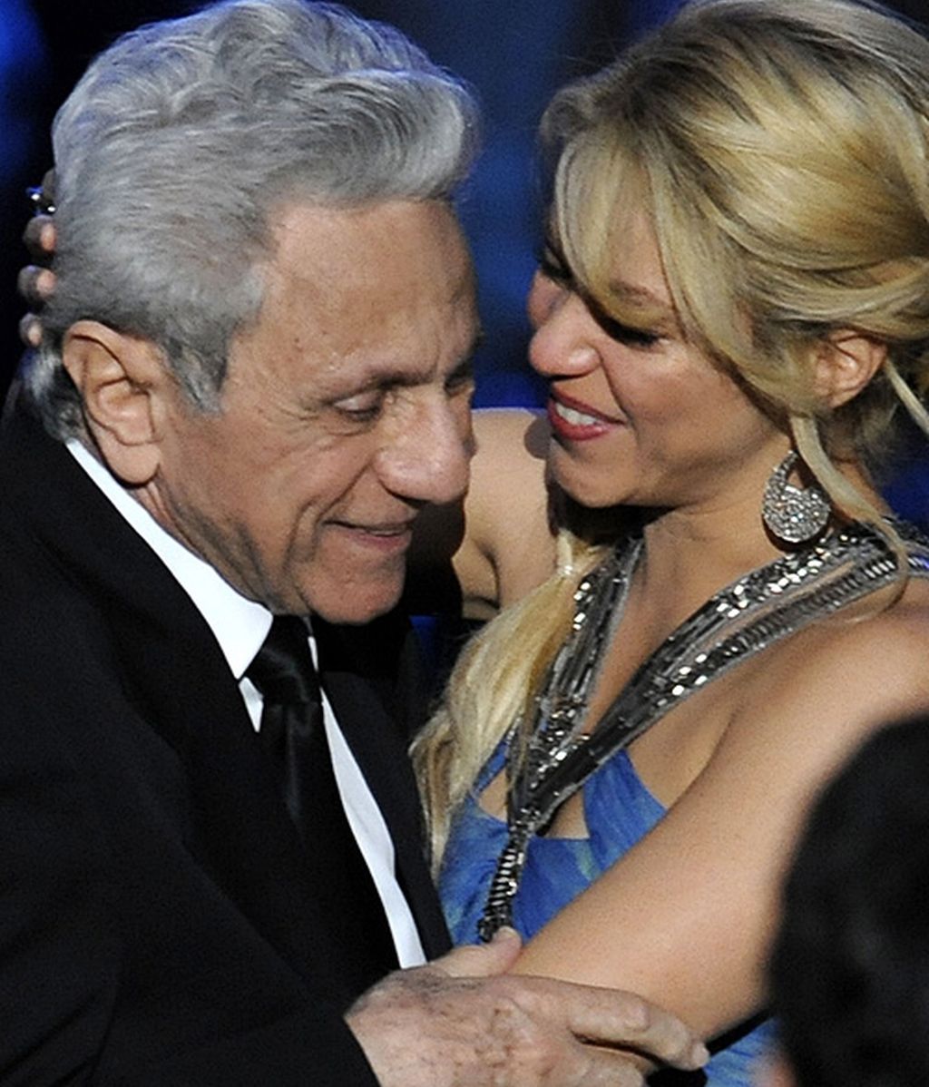Estopa le cantan "Te aviso, te anuncio" a Shakira en Las Vegas