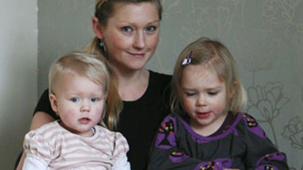 La danesa Stinne Holm Bergholdt, primera del mundo en tener dos partos con éxito después de un trasplante de su propio tejido ovárico. Foto: EFE.