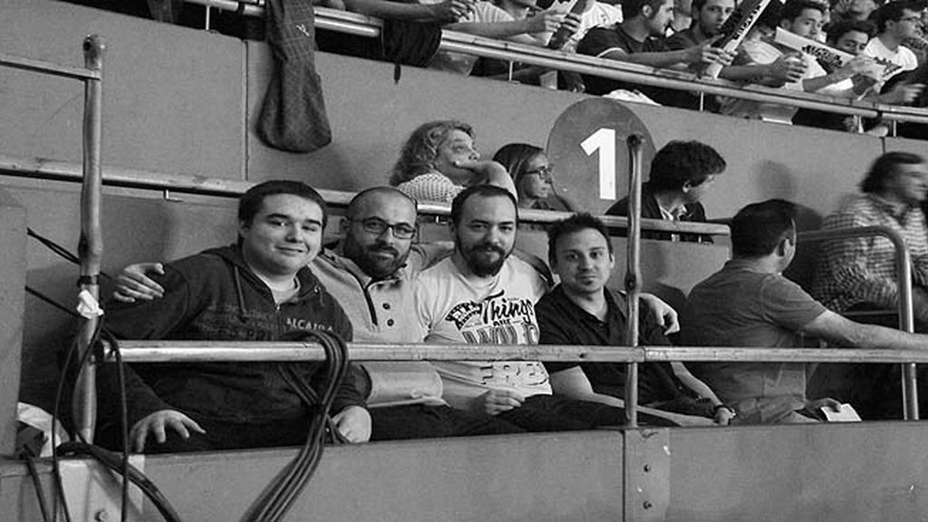 Miles de aficionados jalean a los equipos durante las finales de la 'LCS' en Madrid