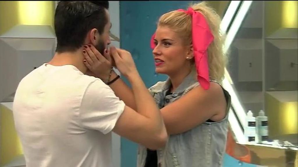 Aritz se afeita para la fiesta rocabilly de 'GH16'