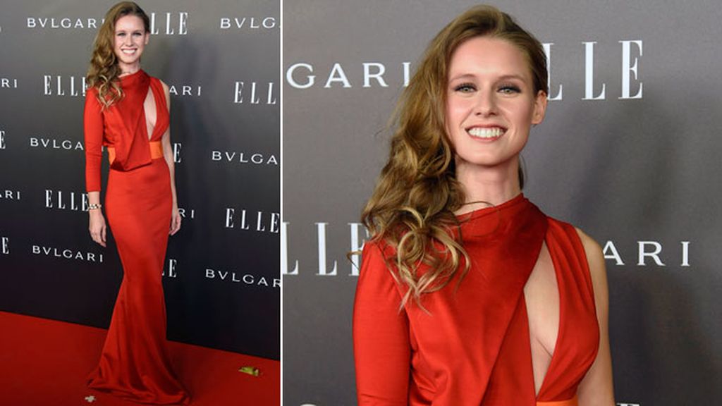 La actriz Manuela Vellés con un diseño rojo de Just Cavalli