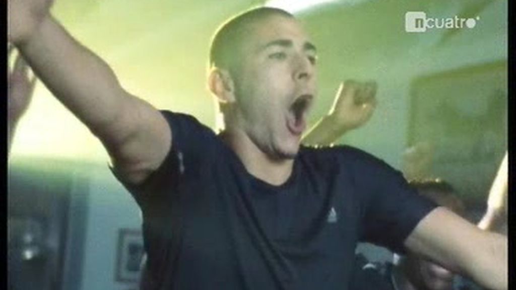 El spot del FIFA 010 con Benzema y Xavi