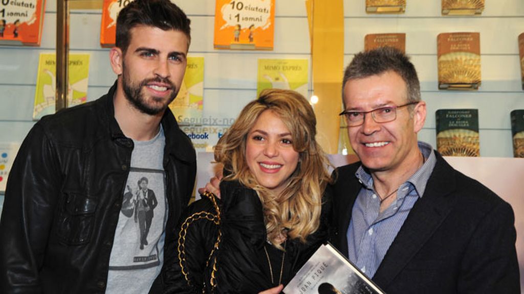 Gerard Piqué, Shakira y Joan Piqué en la presentación del libro