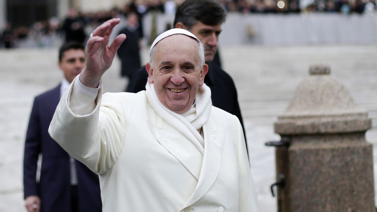 El Papa, el mejor vestido en el 2013