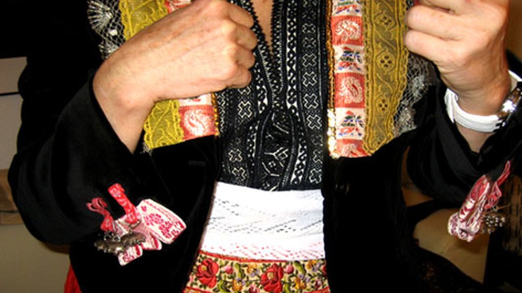 Milá, vestida de lagarterana