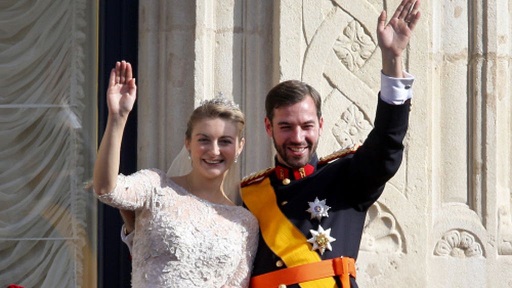 Los novios en el balcón