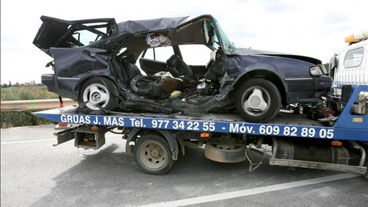 Imagen de un coche tras sufrir un accidente. EFE/Archivo