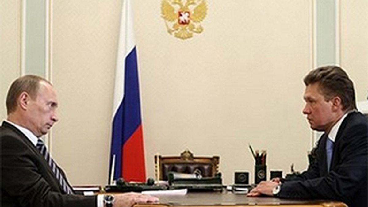 Putin se ha reunido con Miller para ordenarle reducir el bombeo de gas a Europa. Foto: AP.