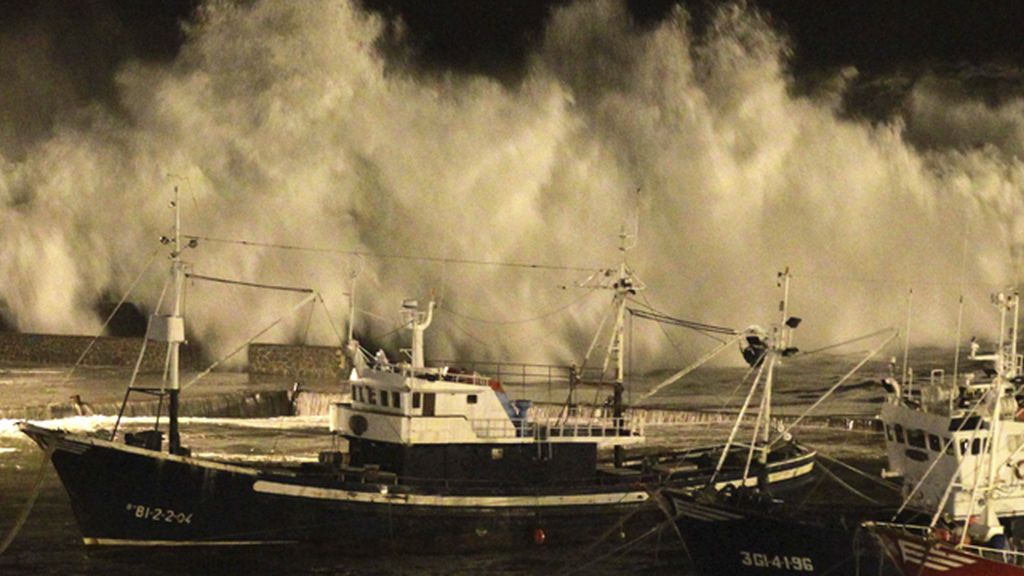 Destrozos por el temporal en Bermeo y San Sebastian