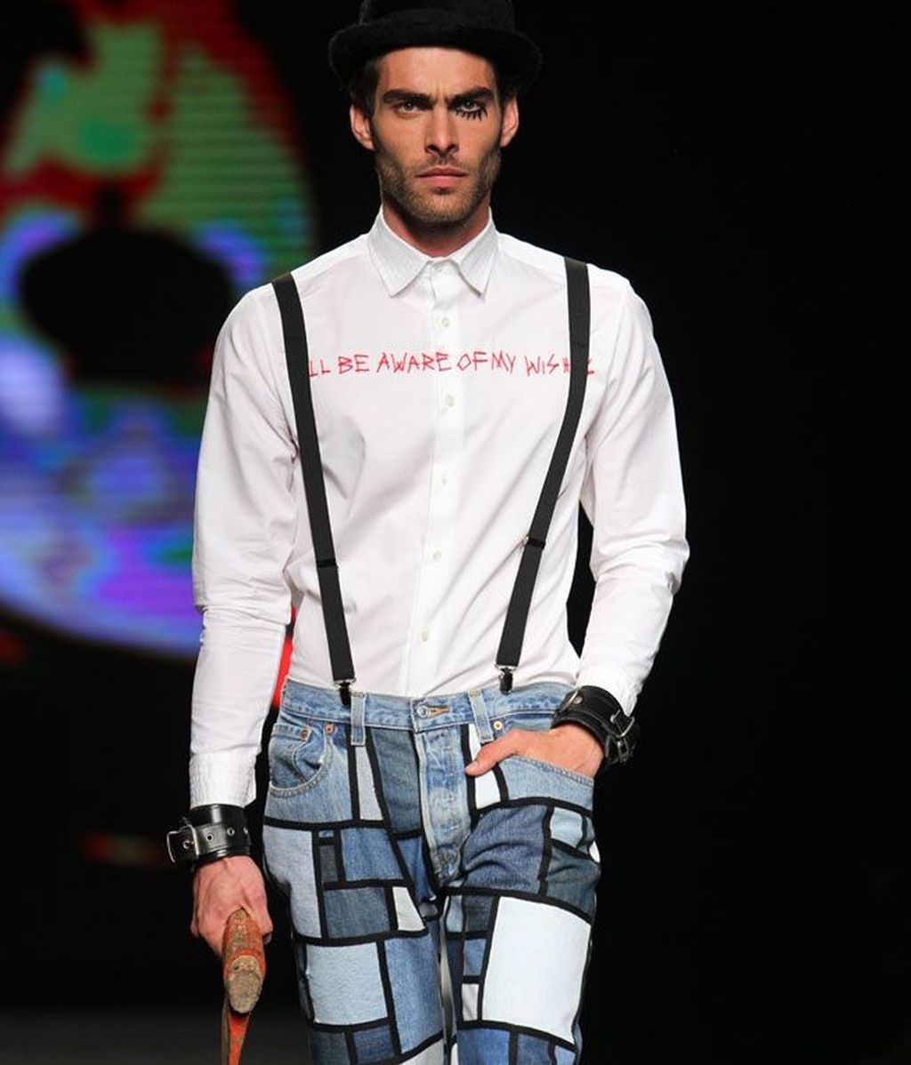 Jon Kortajarena emula 'La naranja mecánica' en el desfile de Brain&Beast