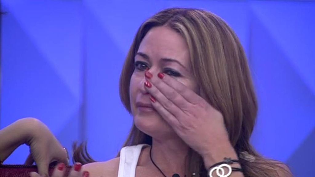 Olvido llora desconsoladamente después de una fuerte discusión con Ares