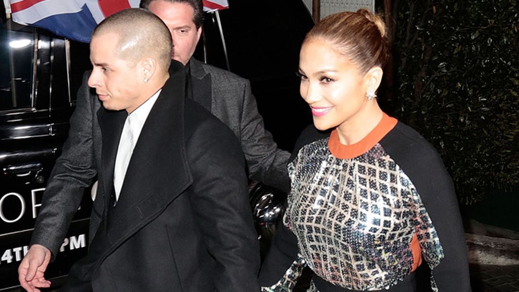Como Paris, JLo lleva a su 'toy boy' a todos lados
