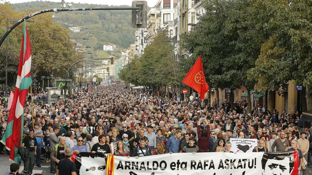 Miles de personas piden la puesta en libertad de Arnaldo Otegi y Rafa Díez