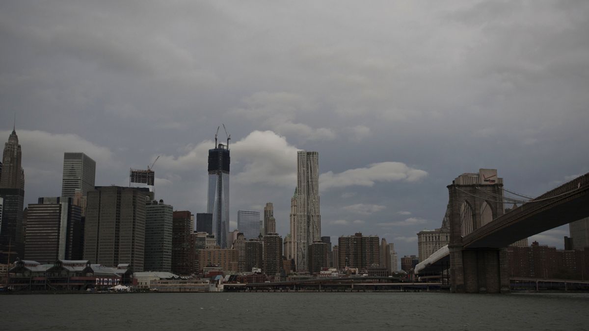 Nueva York evacúa a 375.000 personas y suspende el transporte público por 'Sandy'