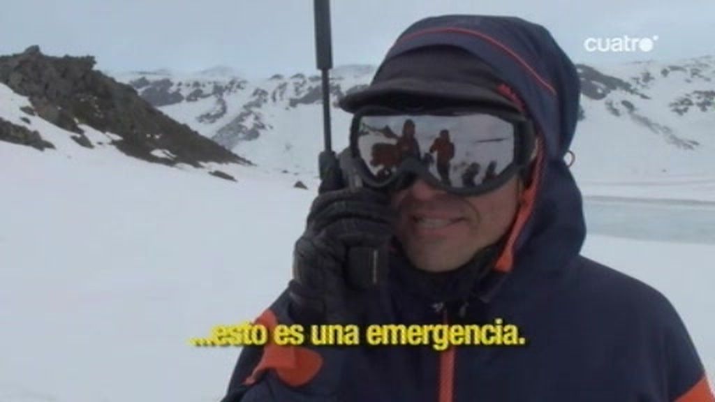 Jesús y su equipo no tienen manera de salir de la falda del volcán