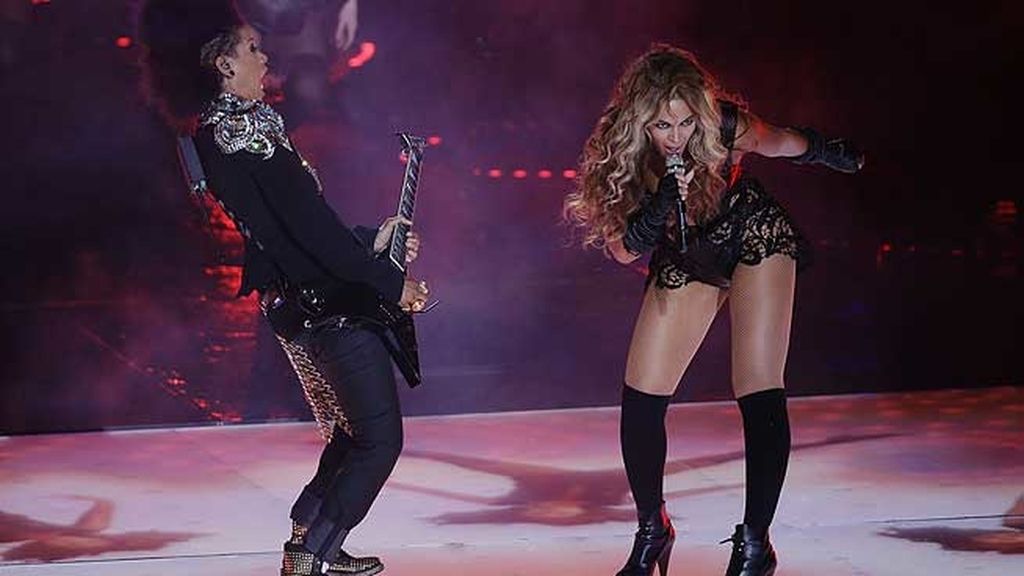 Beyoncé y Alicia Keys funden los plomos de América en la Super Bowl