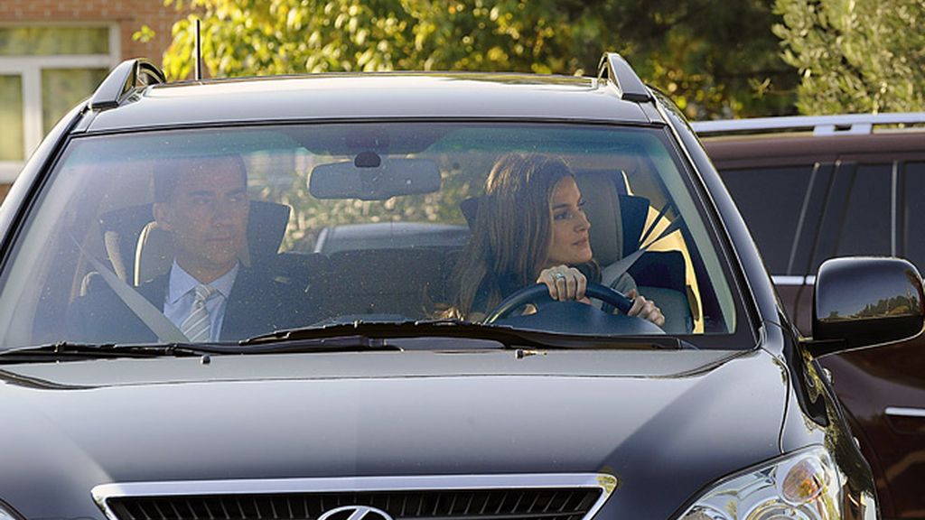 Vuelta al cole de las infantas Leonor y Sofía, con Letizia al volante