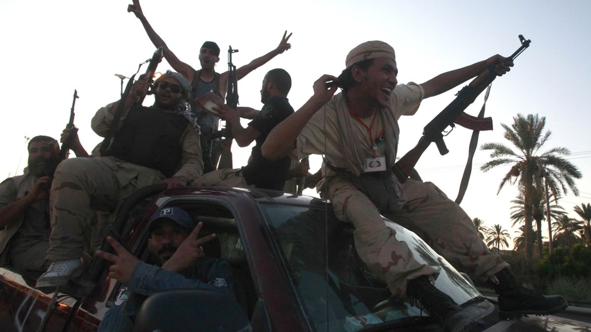 Los rebeldes celebran la entrada en Libia