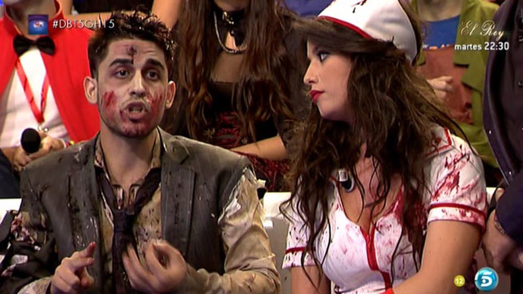 Las gradas del debate celebran Halloween